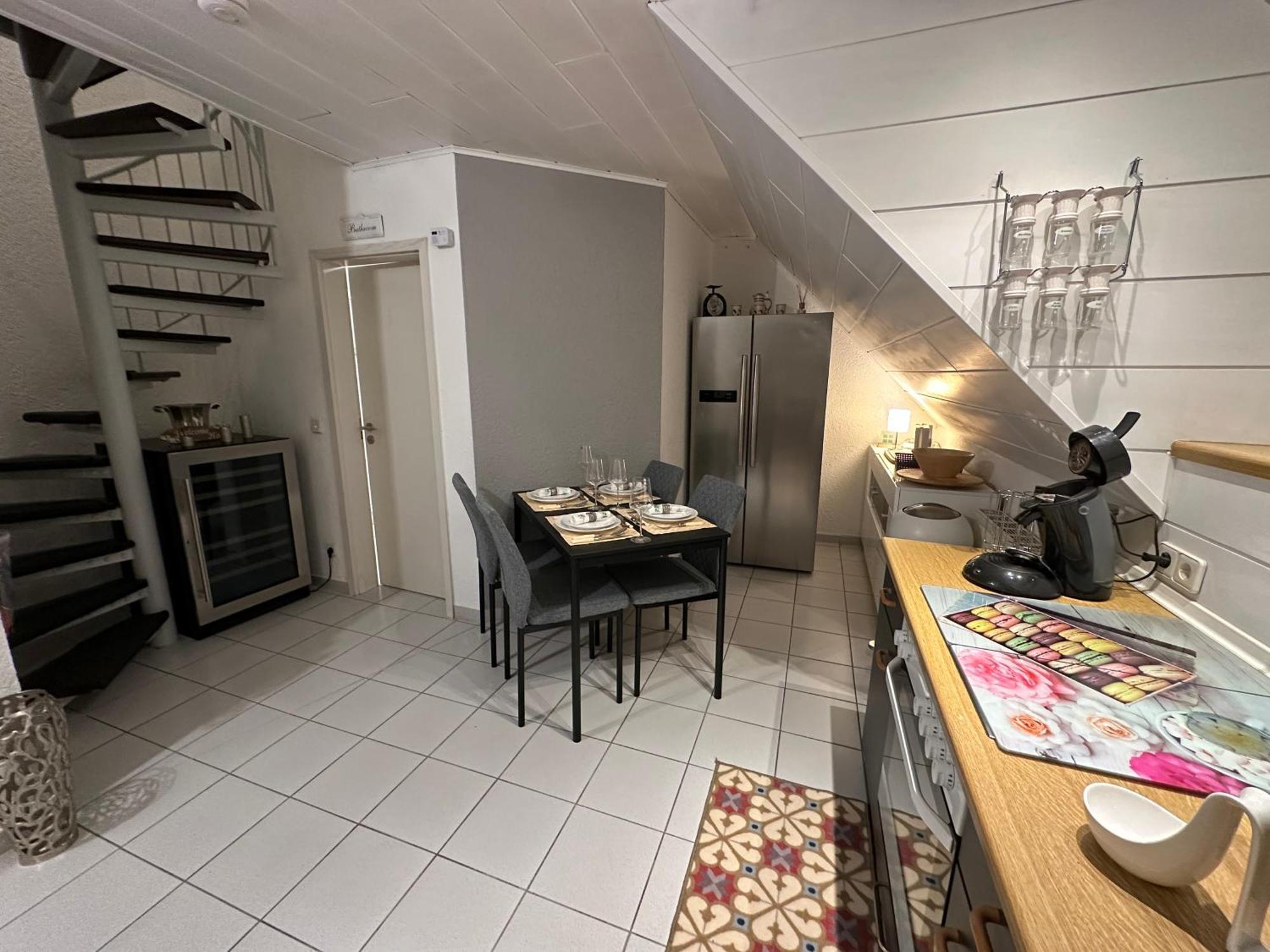 Zentrale Maisonette Mit Buero & Parkplatz *