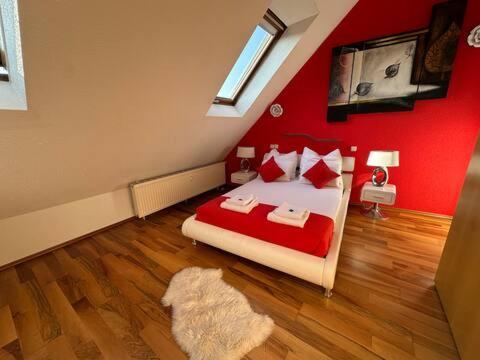 Zentrale Maisonette Mit Buero & Parkplatz Griesheim (Hessen)